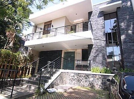Griya Amartha Hotel Jakarta Exterior photo